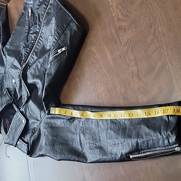 Moto jacket size M Black Zipper closure great pre-owned condition casual - Picture 8 of 13